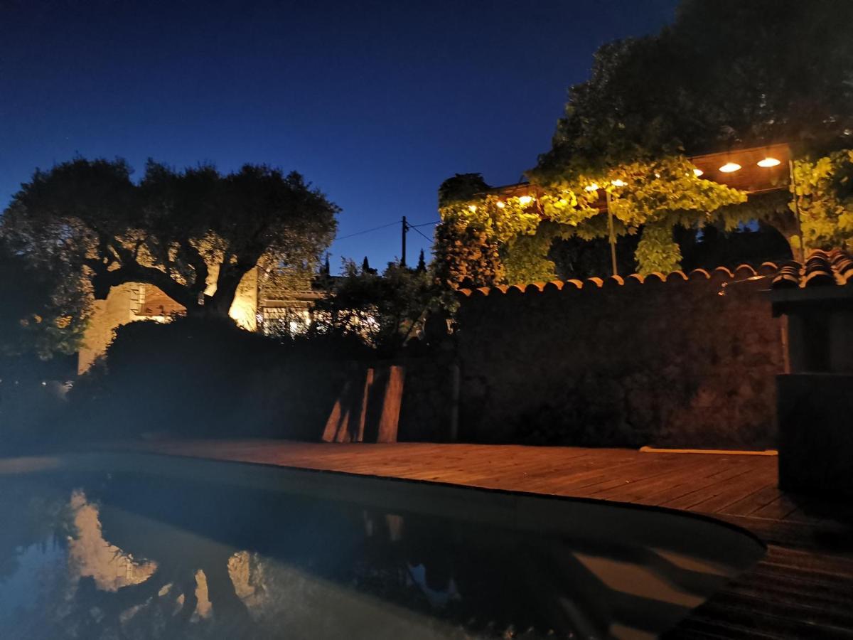 Le Nid Des Arts Bed & Breakfast Tourrettes Eksteriør bilde