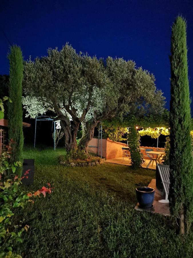 Le Nid Des Arts Bed & Breakfast Tourrettes Eksteriør bilde