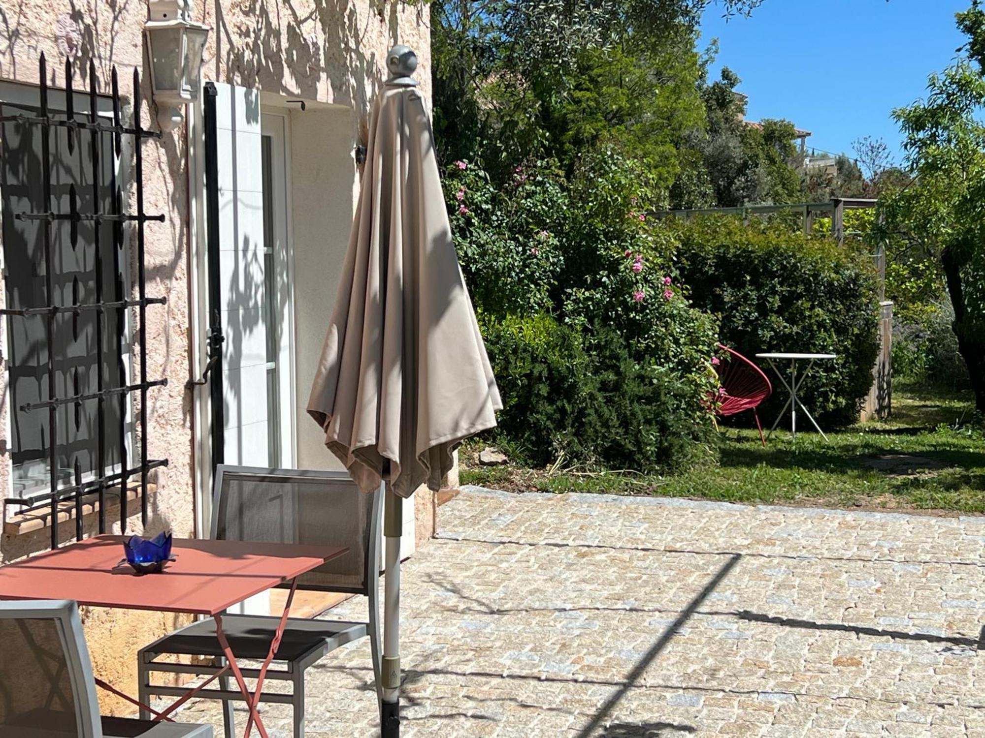 Le Nid Des Arts Bed & Breakfast Tourrettes Eksteriør bilde